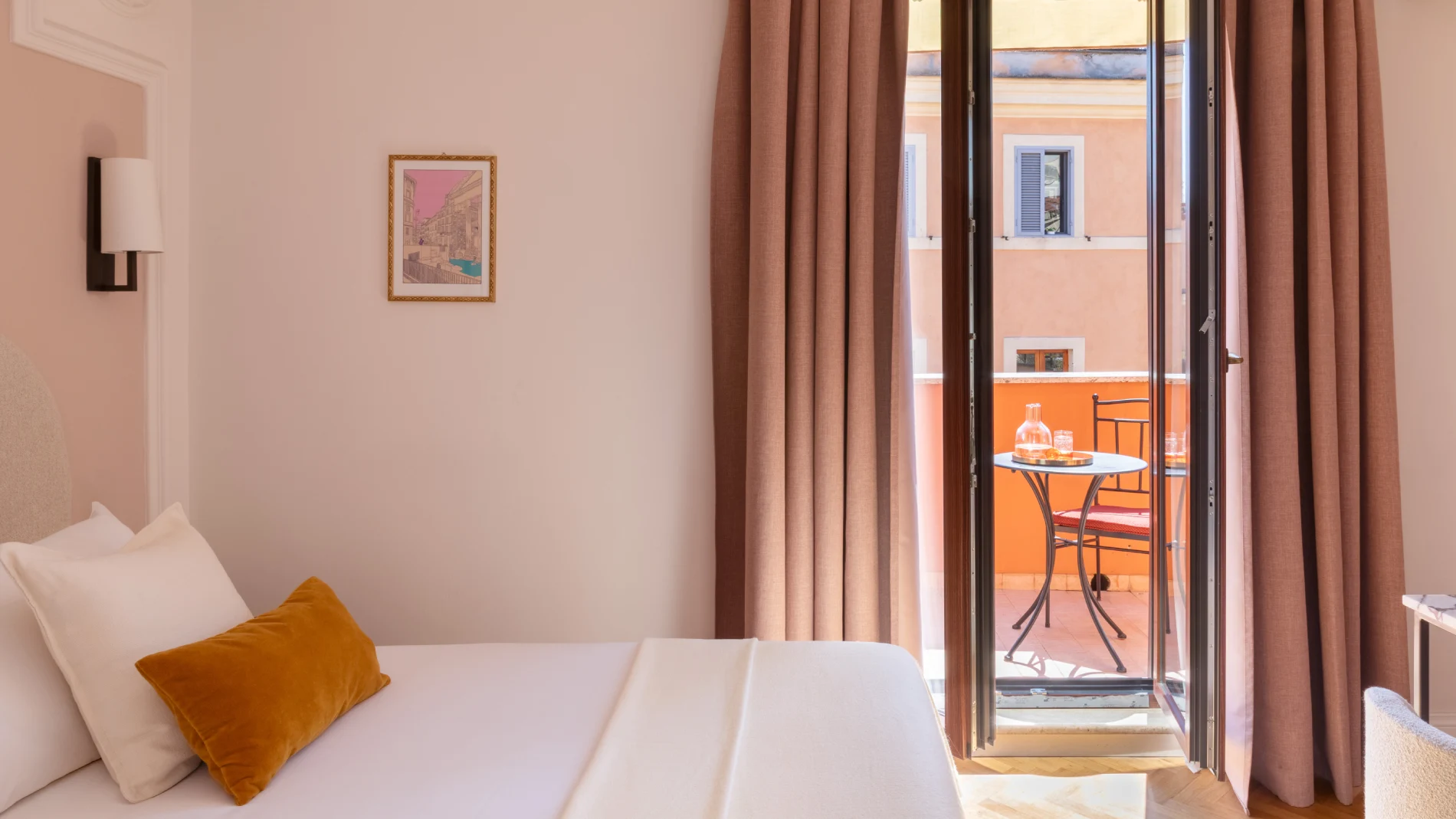 Suite esclusiva con balconcino privato, zona relax e atmosfera elegante nel centro storico di Roma, Fori Imperiali - Hotel Fori Imperiali, BZAR hotels a Roma
