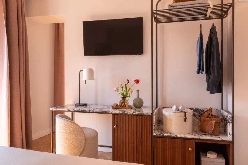 Suite esclusiva con balconcino privato, zona relax e atmosfera elegante nel centro storico di Roma, Fori Imperiali - Hotel Fori Imperiali, BZAR hotels a Roma